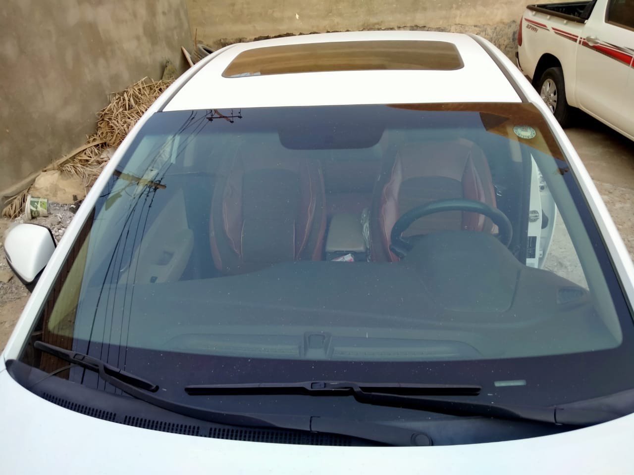 السلام عليكم هونداي النترا للبيع موديل 19شكل20 المواصفات فول 1/1 السياره مكفوله ماعدى شخط بالجاملغ والباب ومسحوب كرت وبيها حالوب خفيف والباقي كفاله السياره حلوه أحله من الصور رقم شمالي الجديد انكليزي وسنويه جديده هزه جديده لغاية 2030 بسمي حصرآ السياره جاهزه من كل النواحي 
السعر 155وبيه مجال
للاستفسار ***********