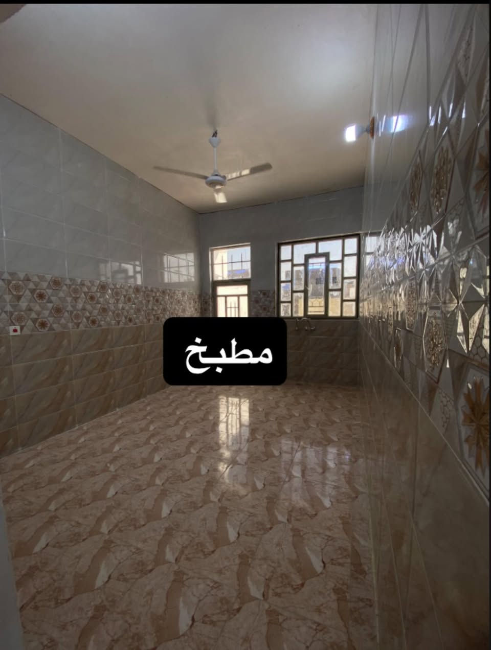 دار للبيع -المواقع - حي الدوانم المعمل قرب جامع تبارك
المساحه 150 متر - شارع 12 متر 
يحتوي على غرفتين نوم صالة استقبال مطبخ صحيات كراج البيت زيرو 
السعر مناسب 
موقع المكتب
حي المعمل-شارع الدوانم-مقابيل محطة الكهرباء 
للاستفسار او مراسلة 
***********
***********
