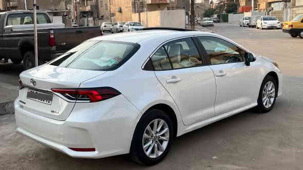 اللهم صل على محمد وال محمد 
السلام عليكم 
تيوتا كورلا 2023 خليجي ضمان شركة SAS
   ماشيه : " 64 الف  "
           فول مواصفات ✅
بصمه تشغيل وابواب وصندوق 
قطعتين تبريد + فتحة سقف 
فول تحكم استرين + شاشه ديجتال 
حساسات اماميه خلفيه + نضام سبورت
شاحن واير لس + مري شفط
وباقي المواصفات المعروفه 
🛑مكفوله كفااله عامه فقط مبدل بنيد أثر ضربه خفيفه جداً والبنيد القديم الاصلي عندي 
سياره جديده متصرف عليها ربع  
     السعر : 170 وبيها مجال 
العنوان : بغداد حي القاهره خلف الجوازات 
الرقم للاستفسار: ***********
