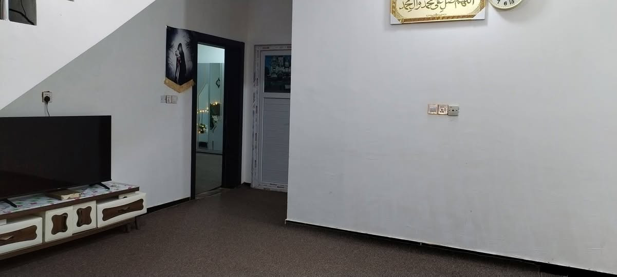 🏡✨ دار للبيع في مجمع الزهراء السكني – المرحلة الثانية ✨🏡
📍 الموقع: مجمع الزهراء – المرحلة الثانية
📐 المساحة: 150 متر
🏠 الحالة: جاهز للسكن فورًا
🔹 تفاصيل الدار:
🛏️ غرفتين نوم
🛋️ صالة مريحة
🍽️ مطبخ
🚗 كراج سيارة
🛎️ استقبال
🛣️ شارع 15 متر
📄 سند حر
💰 السعر المطلوب: 130 مليون دينار نقدًا فقط
✅ موقع ممتاز وخدمات متكاملة
✅ مناسب للسكن العائلي والاستثمار
✅ فرصة مميزة وجاهز للتسليم الفوري
📞 للاستفسار والمشاهدة، راسلنا على الخاص أو اتصل الآن
🌟 لا تضيع الفرصة... بيتك الجديد بانتظارك! 🌟
***********.  ... ***********
