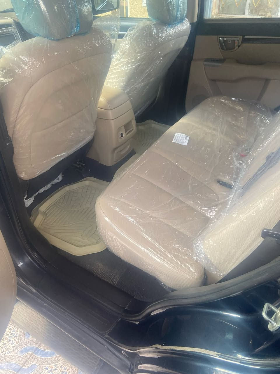 السلام وعليكم سنتافي للبيع 2011سياره كاملةمن كلشي السعر133وبيه مجال قليل وشرفونة ***********
