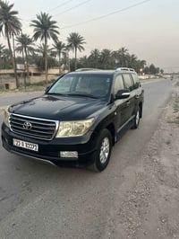 بيع او مراوس  لاندكروزر موديل 2010 بيه فقط صبغ جوه الرقم الخلفي مثل ما...