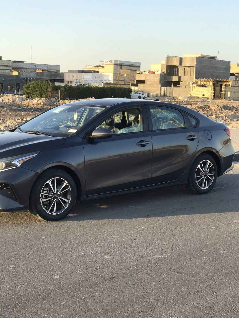 سلام عليكم للبيع كيا فورتي موديل ٢٠٢٣ محرك ٢٠٠٠ دوش كير سي في تي ٨ نمر
سياره رقم بصره معوقين 
سيارة وارد امريكي حادثه من امريكه فقط بنيد نفسه مصلح بلادي يعني سياره كله ليبل واحد 
من امريكه اجت بيه جاملغ خلفي عكس السايق مبدل غلاف 
وايضا الجاملغ الامامي عكس السايق عندي صار دحجني ابو ستوته وبدلته بلادي مال شركه نفس الون اصلي 
والباقي مكفول كفاله عامه 
مكان سياره البصره بيع مستعجل 
سعر سياره ١٢٠ ورقه وبيه مجال قليل الشراي يتصل وبلخدمه 
*********** 
❤️
