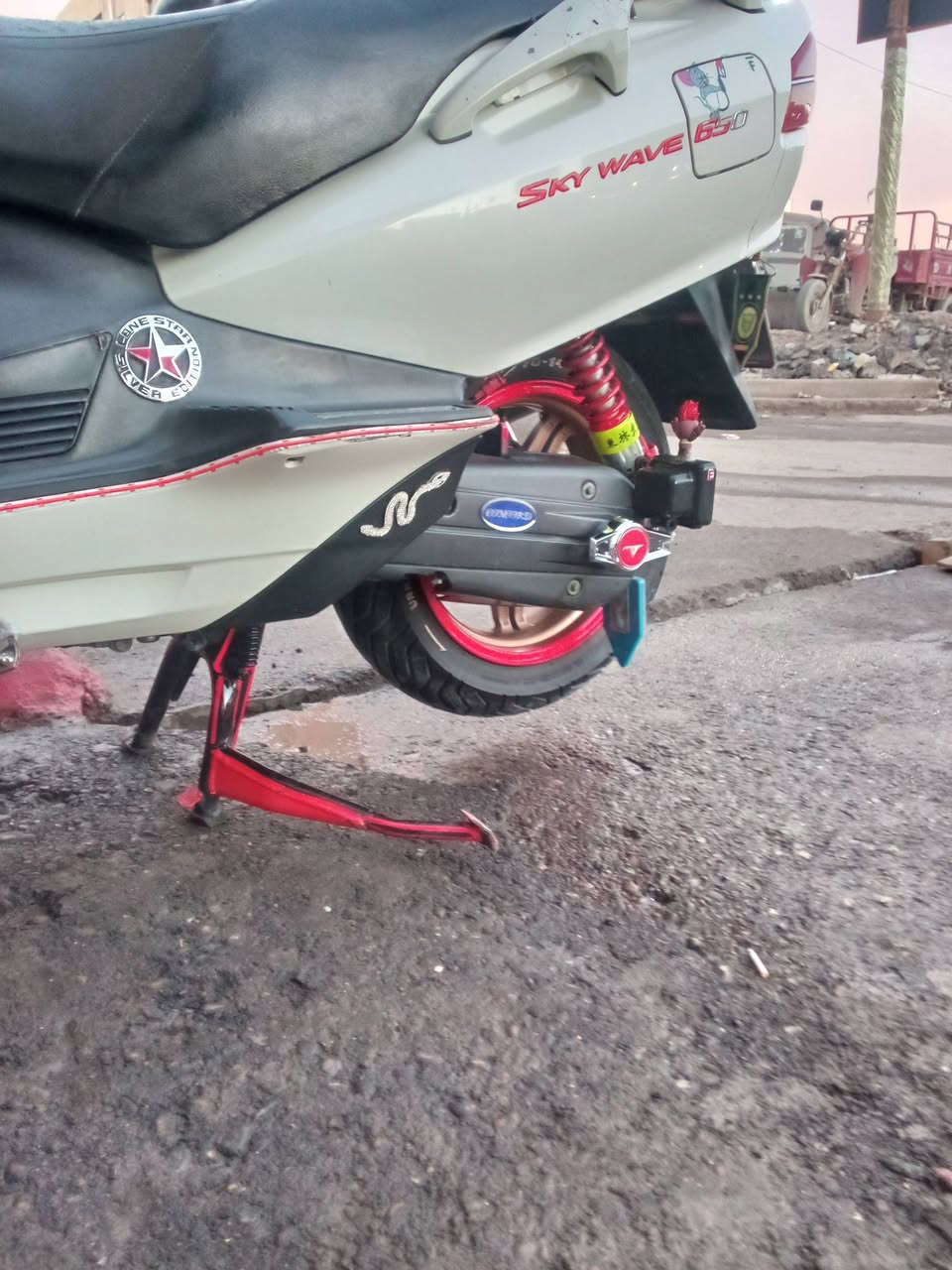 السلام عليكم للبيع سكاي 650 ومكاني بغداد الدوره السعر خاص هذا رقمي ***********
