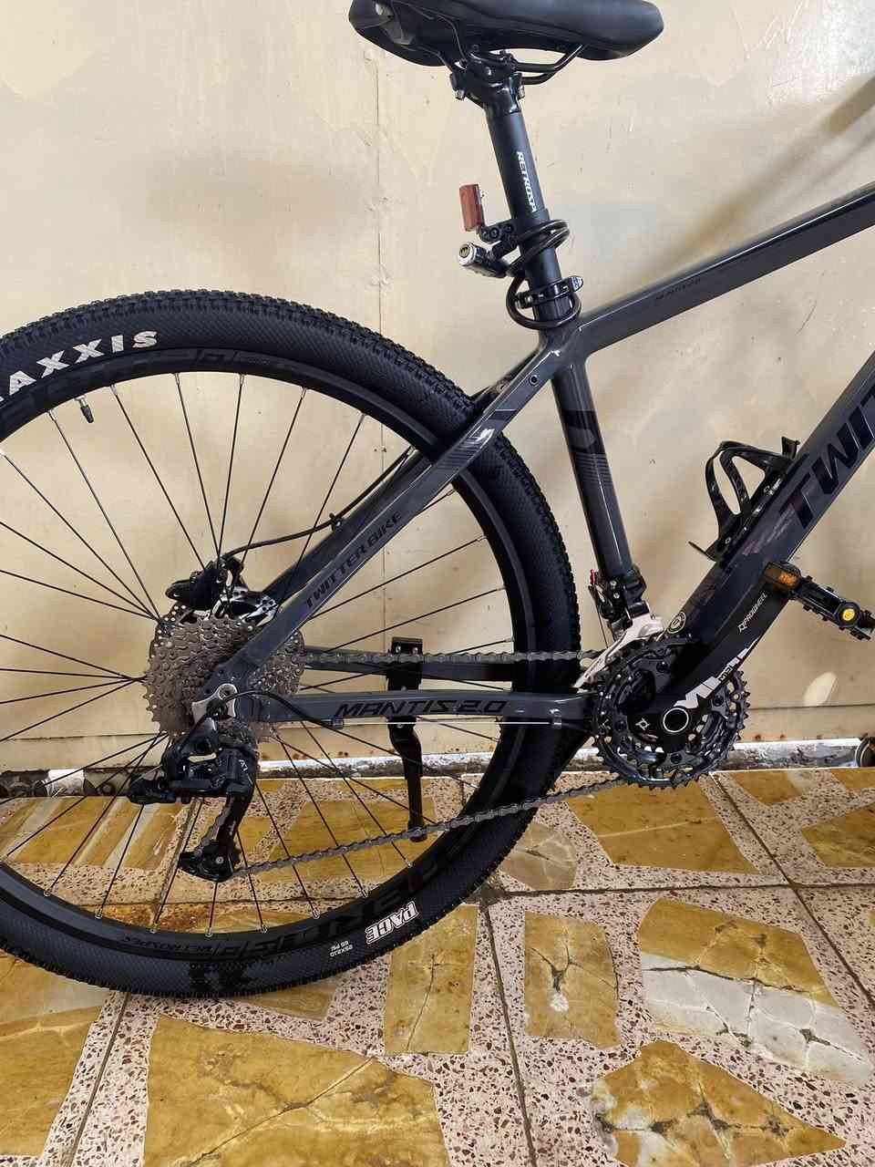 السلام عليكم بايسكل ماركة تويتر الفئه العالية حجم29/M  نظيف كلش مستخدم قليل للمرواس مع بايسكل ترحال او بيع السعر400وبي مجال مكاني ديالى خان بني سعد ***********
