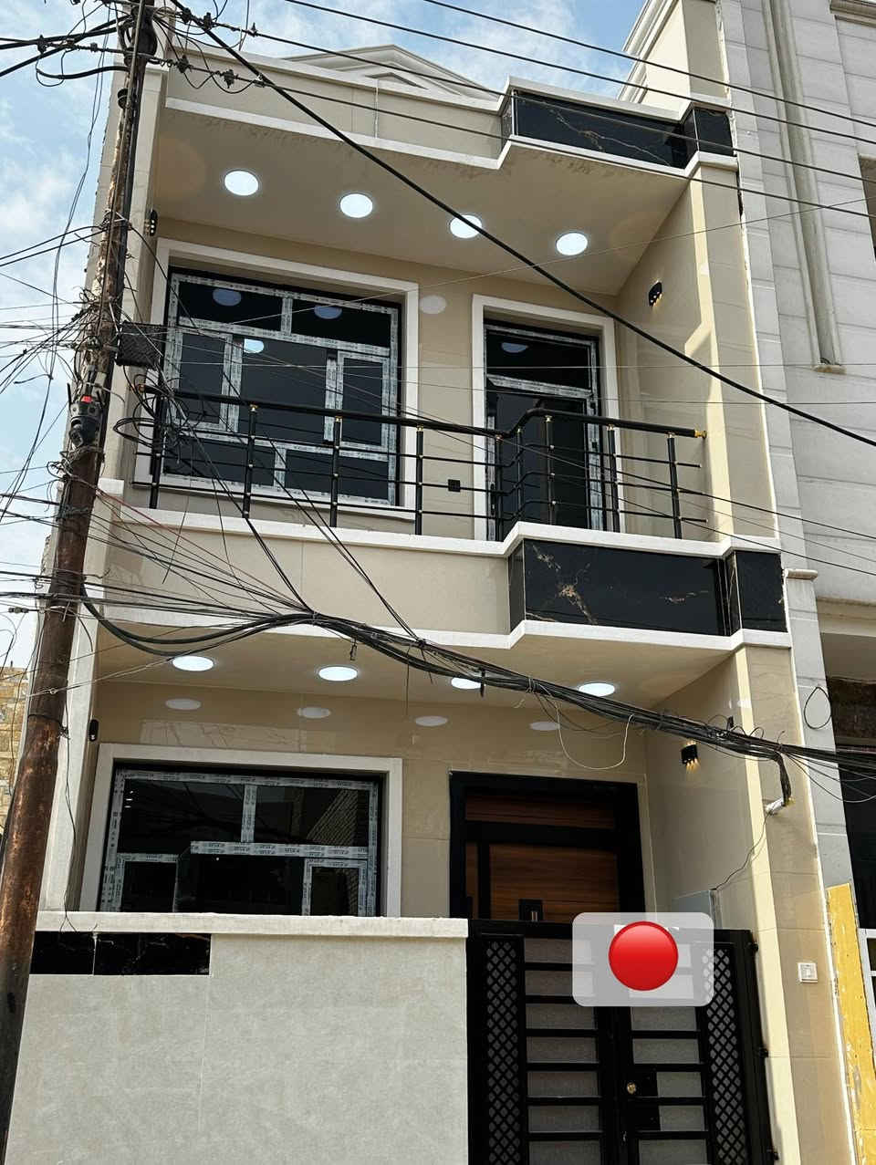 السلام عليكم مشتمل للبيع 80 م
الموقع 📍مدير الامن مربع الصديق 

يحتوي ع3نوم وصالة ومطبخ وملحقات 
بناء 2025 للاستفسار ☎️*********** ✅
