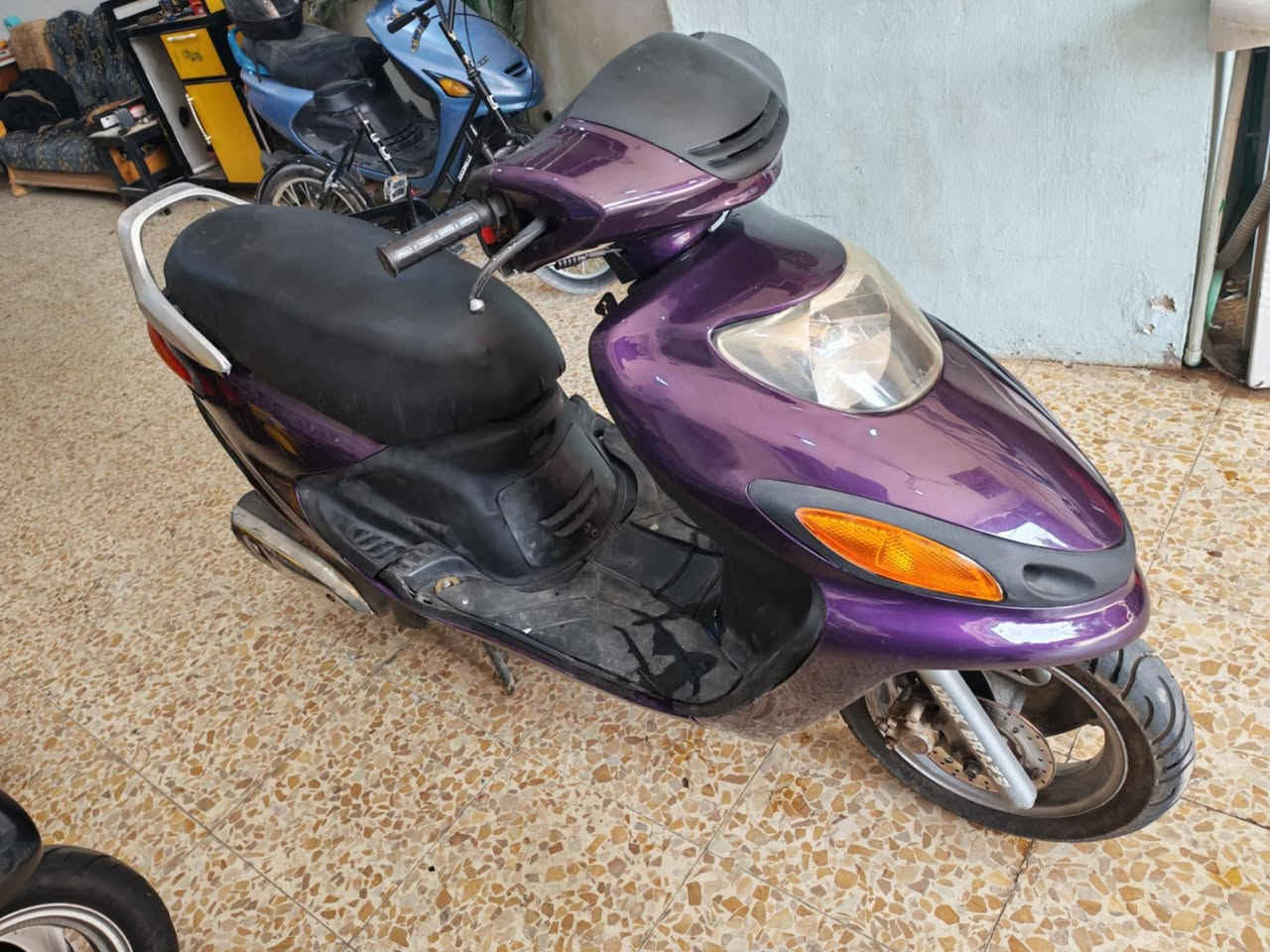 السلام عليكم دولفين للبيع كامله مكينه رمبه مابيهه اي نقص الدراجه جديده السعر 550 وبيهه مجال قليل العنوان الحمزة الغربي الاستفسار ***********
