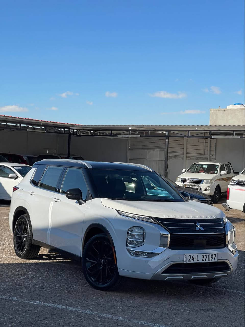 سلام عليكم ورحمة الله وبركاته 
MISTIBUSHI OUTLANDER 2023 SEL
بجم و خلفي كبس
واحد باب صبغ 
بدون دواخل و شاصي  
بدون ايرباك 
محرك 2.5L(4V)
مرقم جاهز رقم دهوك
موصفات SEL فول فول موصفات 
بصمة 
بريك بصمة 
ابواب بصمة 
داتاشو 
شاشة كبير 
خمسة كاميرات 
صندوق كهربائي 
كوشن جلد 
كوشن هيتر 
كوشن كهربائي 
كوشن بقلاوي
گيج الكتروني 
پانوراما 
لايتات LED بلادي
داخل برتقالي
صقف اسود بلادي
خمسة مود 
7 راكب 
تبريد مركزي
تبريد لمس
رادار خلفي 
رادار امامي
رادار جانبي
بعد موصفات هويا 
سعر 250$ بيها مجال 
واتساب *********** أربيل, العراق
