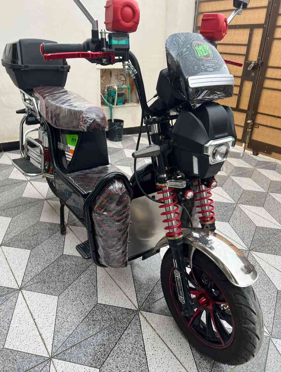 السلام عليكم
 للبيع جبلي كوري ام ار2025
استخدام (سبوعين فقط)
نضام سويج +بصمه اصبع+بصمه تشغيل عن بعد
بطاريات 46امبير فول ع فحص
ماطور نظيف جدا استخدام قليل
دبل اشاره/نضام ار رجوع للخلف 
رقم لد ضوئي/نشرات الوان 
4سرع+مثبت سرعه
لايت زنون اضافي رماش عالي ناصي 
ام بي ثري بلوتوث  
سعر 700وبي مجال بسيط حك جيه
 عنوان صقلاويه شهداء الثانيه 
او قرب مول فلوجه 📍🚩
(تريد تشتري خاص مارد ع تعليقات)
استفسار اتصال &
***********
***********واتساب
