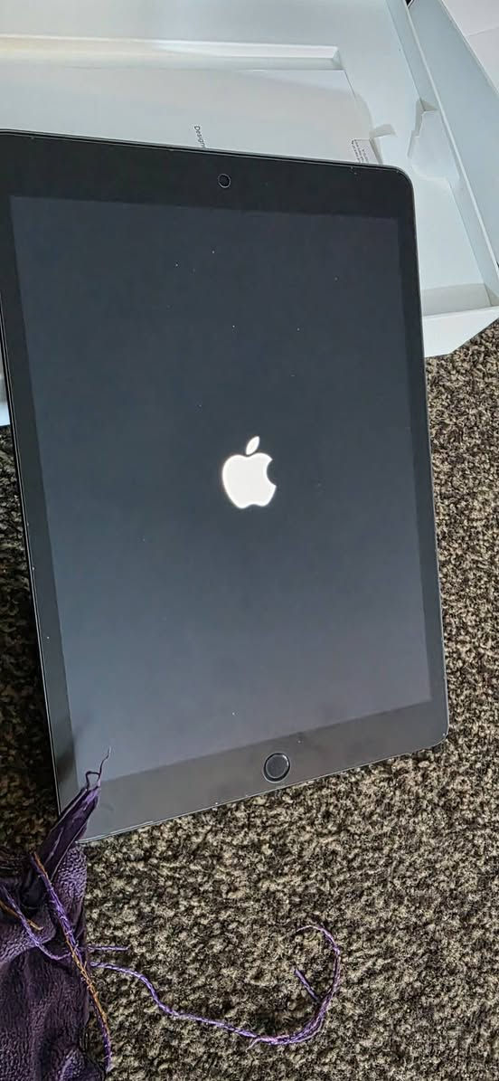 بيع فقط
ايباد 9 ذاكره ٦٤
بطاريه 90
الجهاز ماطاب تصليح ولامفتوح 
سعره 225 بيه مجال قليل 
ت ***********
الخاص مفتوح
