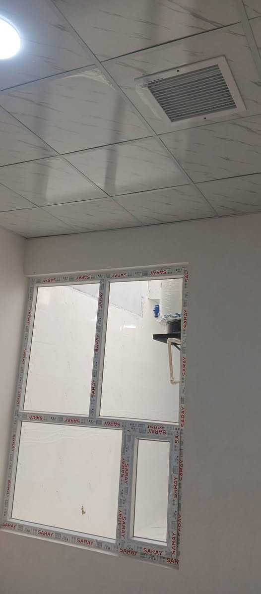 خانو 100متری فول کاشی خانۆکە تازەیە ماڵی تیانەچوە
بانی کامل ئستێگەرە 
نظام دكت مركزي 
پێک هاتووە لەژوورێ خەو  میوان مطبخ ساردو گەرم سحیات گەراج سەیارە فرعی قیرتاوە
سعری گونجاوە 36 ملیون ***********
