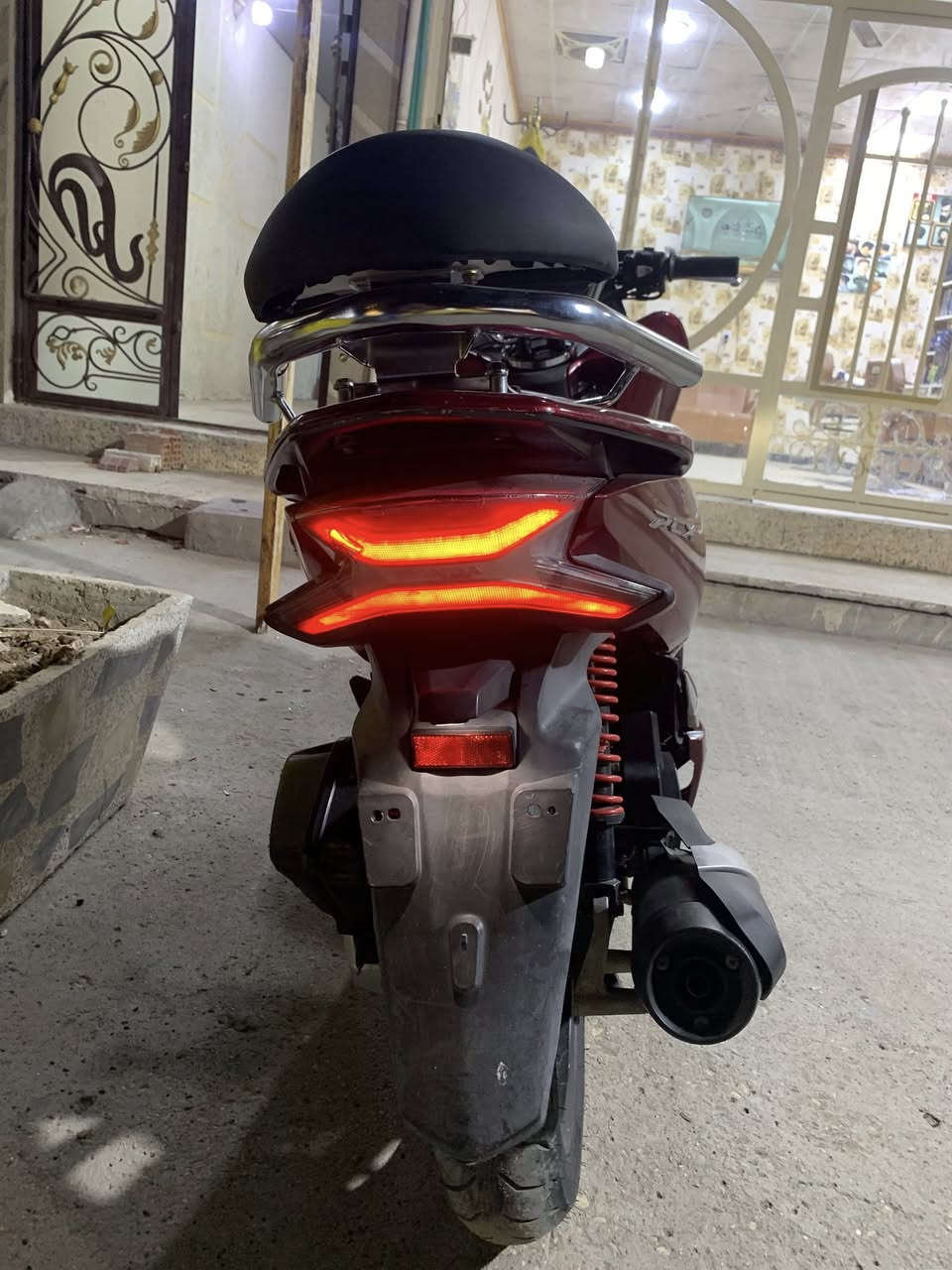 السلام عليكم PCX  جيل الثالث لون احمر دم الغزال دراجة ماشية 31  كلش جديدة مكينة خرسة ترايك للبصره
السعر 13$  وبيها مجال مكاني بغداد
***********
