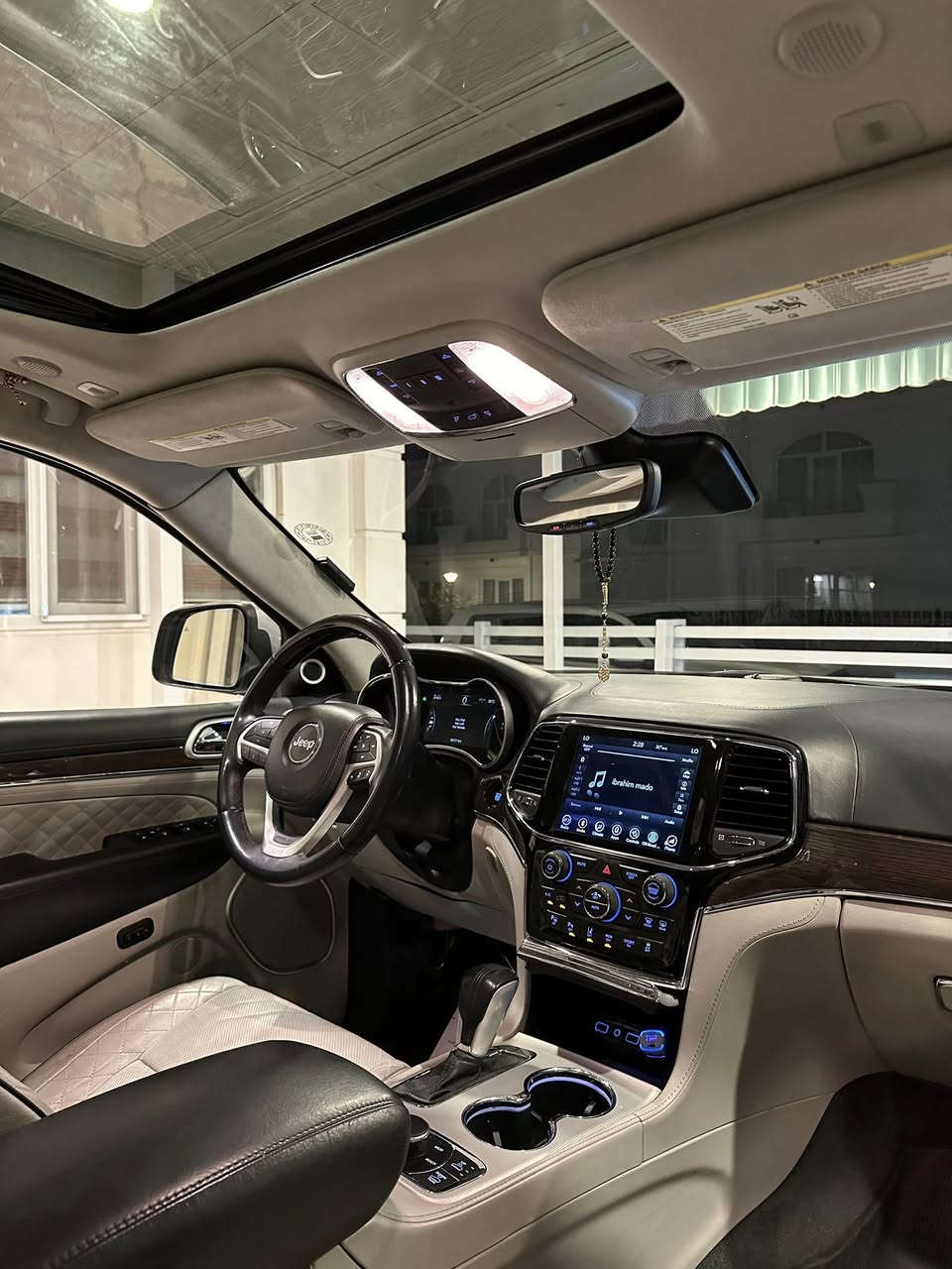 سلام عليكم 
للبيع
جيب سومت  فول الفول 2019 للبيع 💥💥

سيارة فول الفول و بعد الخبرة يعرف السومت

سيارة داخل ابيض بيانو بقلاوة قليل جداً بالسومت سيارة كلها جلد مابيها قطعة بلاستك✨
دركة تجي تطريز خياط و هم قليل فقط البيانو تجي و داخل بقلاوة✨
جكات سيارة تصعد و تنزل ✨
رادارات 360 درجة رادار امامي و جانبي و خلفي✨
حساسات امامي خلفي ✨
بانوراما ✨
سماعات هارمن كاردن ✨
سقف و تكم شاموا ✨
نقاط عمياء ✨
كشنات أمامية تبريد و تدفئة و كشنات خلفية تدفئة✨
كشنات خزن ✨
زراكات لايت✨
تدفئة ستيرن✨
بيها أوتو بارك السيارة تطبك من نفسها ✨
دمام خلفي✨
صندوق خلفي كهرباء✨
نظام محافظة السيارة  داخل خطوط السير ✨
بانوراما✨
دواسات ترحيب سومت ✨
ستيرن كهرباء✨
انظمة قيادة متعددة✨
تحكم ستيرن و شفتات✨
محرك 5700 ✨

لون مميز يختلف على سلڤر العادي الي ييجي باللمتدد💥

سيارة عليها ادامة دكسات و صدرها كلش نظيف و تايرات 
جديدة 💥

سنوية بأسمي تريد تحويل او وكالة حاضر💥
 
شباب سيارة 5700 و الله شاهد الي يصعد 8 بعد ميصعد 6 و صرفها كلش ممتاز💥

سيارة حادثها سطحي جاملغ امامي و خلفي بدون دواخل بدون أيربالك💥

سيارة نظيفة و على ايدي ماشية 83 الف و مكان السيارة اربيل 💥
للاستفسار ***********
