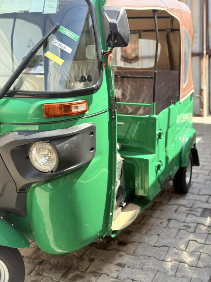 سلام عليكم تكتك مديل ٢٢شهر ٦ مكينه مكفوله الاتصال ***********
