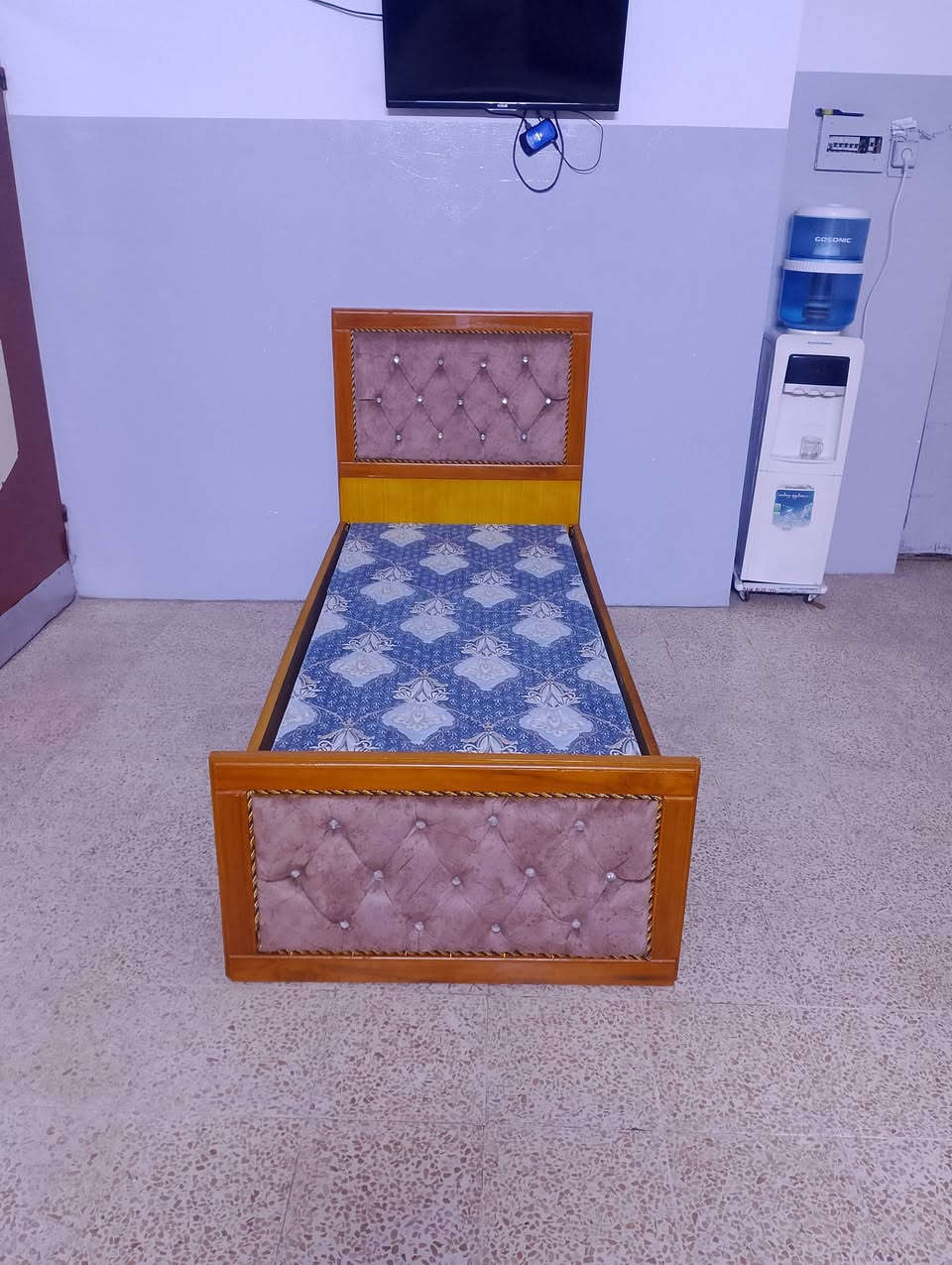 للبيع تخت اخو الجديد شرط مع دوشك ضغد عالي فصال حديث خشب عراقي صاج شغل توصي ثقيل شرط نظافه خير من الله
الطول 210 العرض 90 العنوان جانب الايمن يرموك الثانية 
السعر 125 الف وبي مجال للطيبين شراي اتصل ***********  ***********
للبيع تخت اخو الجديد شرط مع دوشك ضغد عالي فصال حديث خشب عراقي صاج شغل توصي ثقيل شرط نظافه خير من الله
