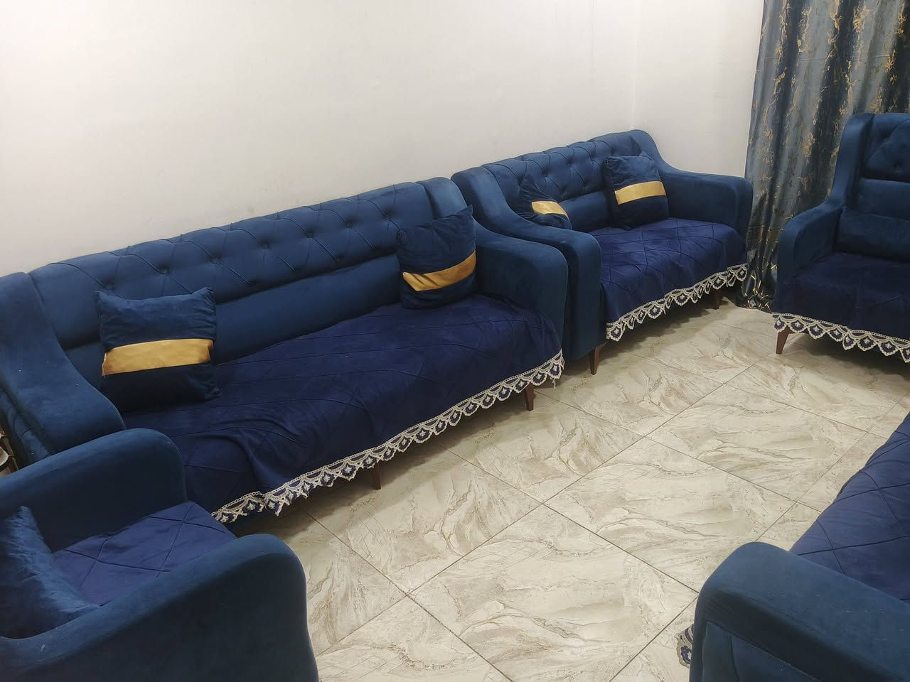 السلام عليكم تخم توصاه جديد ١٠ مقاعد أخذته ب٨٥٠ صارلة٥ اشهر اريدة ب٦٠٠ الف للإستفسار ***********
