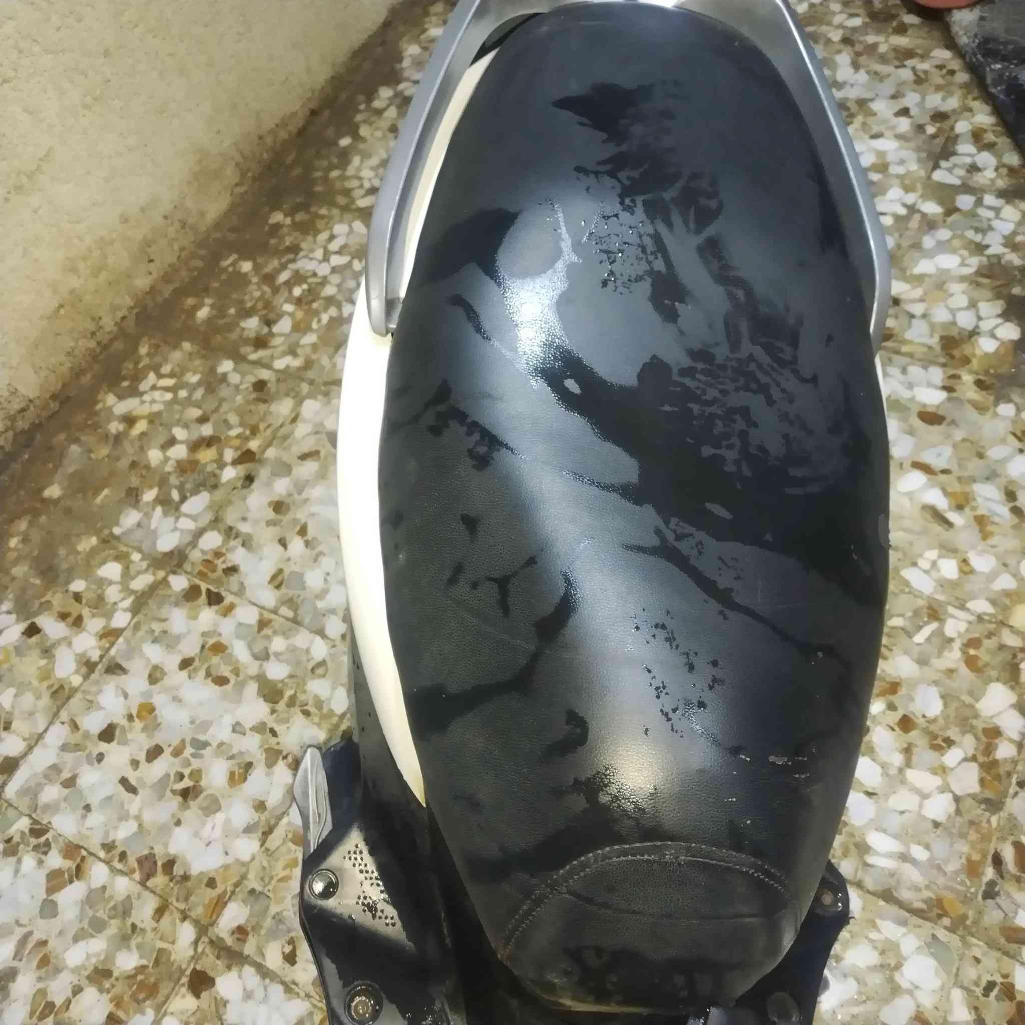 سلام عليكم.
الدراجة كاطعة نارية للعلم لاتبخير لاتنقيص دهن تايرات جدد مكينة ناعمة خير من الله ابيعة على وضعهة بسسب عدم التفرغ مكاني حلة
*********** بيه واتساب
