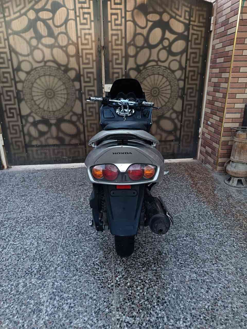 فورزه للبيع الدراجه كلش نضيفه استعمال بيت حساس ازدحام لايت زنون اي بيس مانع تزحلق كهربائيات كلها شغاله تريها رمبه كلش ناعمه الشراي يتصل
السعر 900وبيها مجال شي بسيط حك جيه
***********
