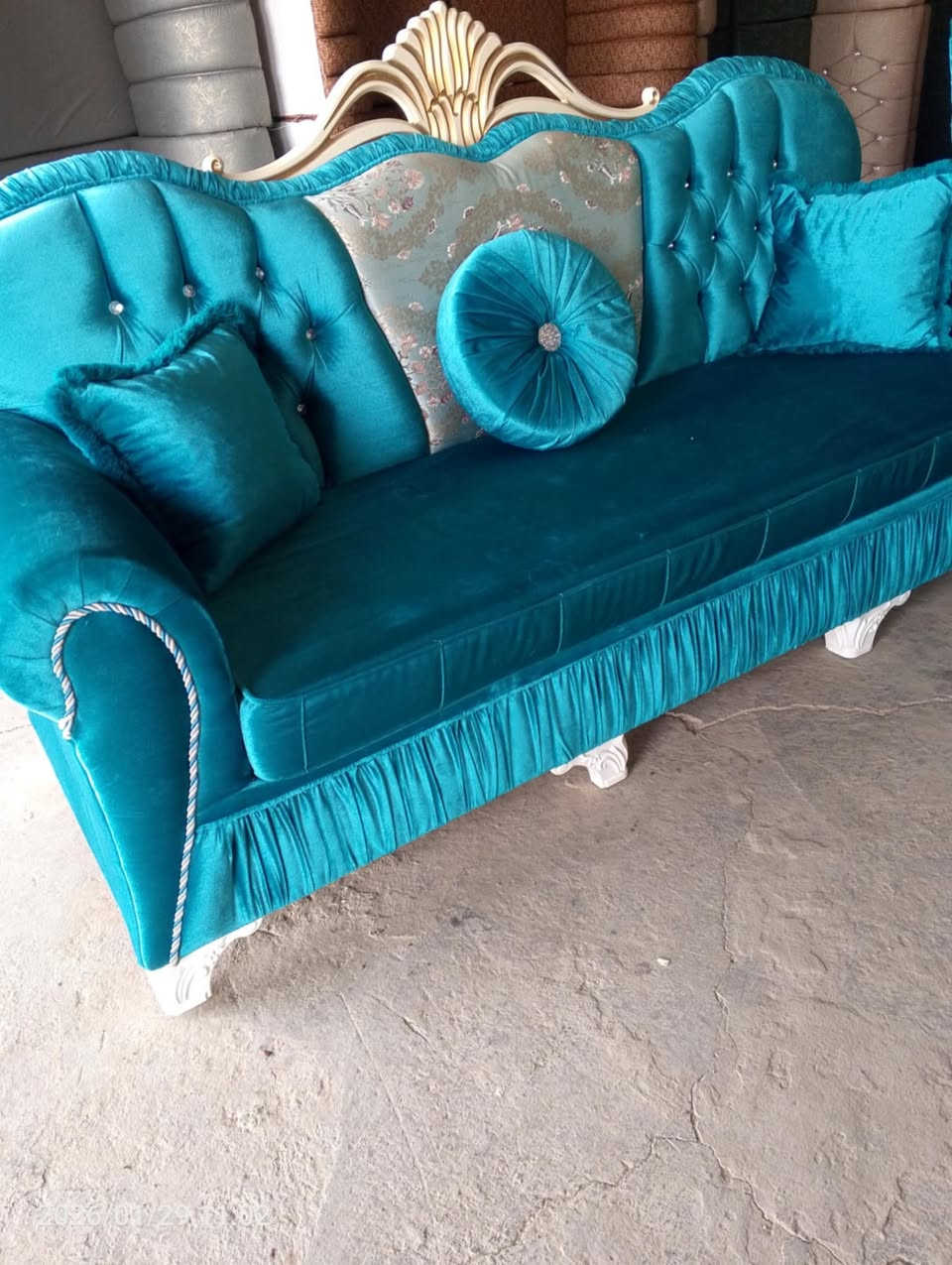 متوفر للبيع تخم باله تركي مستخدم  10 مقعد نضافة100/100 ثكيل كلش+كوشات +طبلة وسطية متوفر لدى معرض_الجوهرة
***********...***********
