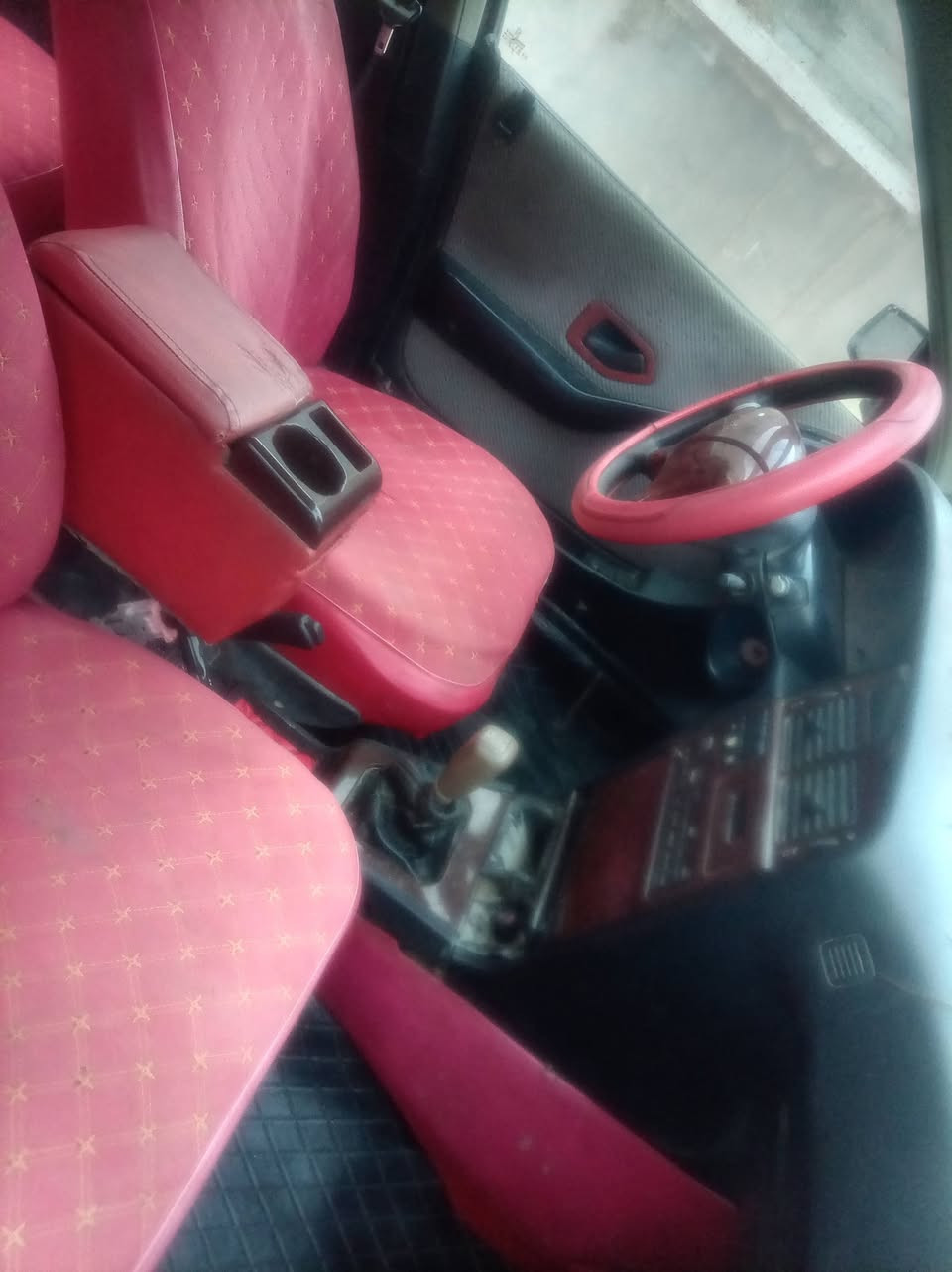 السلام عليكم بيجو فرنسي سيارة مسويلها ادامة وگشر نضيف كدامك السيارة رقمها بغداد وحدادية كلش زينة وتخم تاير جديد والمداور ثاني يوم السيارة بأسمي 
السعر: 27 وبي مجال بسيط 
مكان السيارة بالديوانية 
للاستفسار ***********
