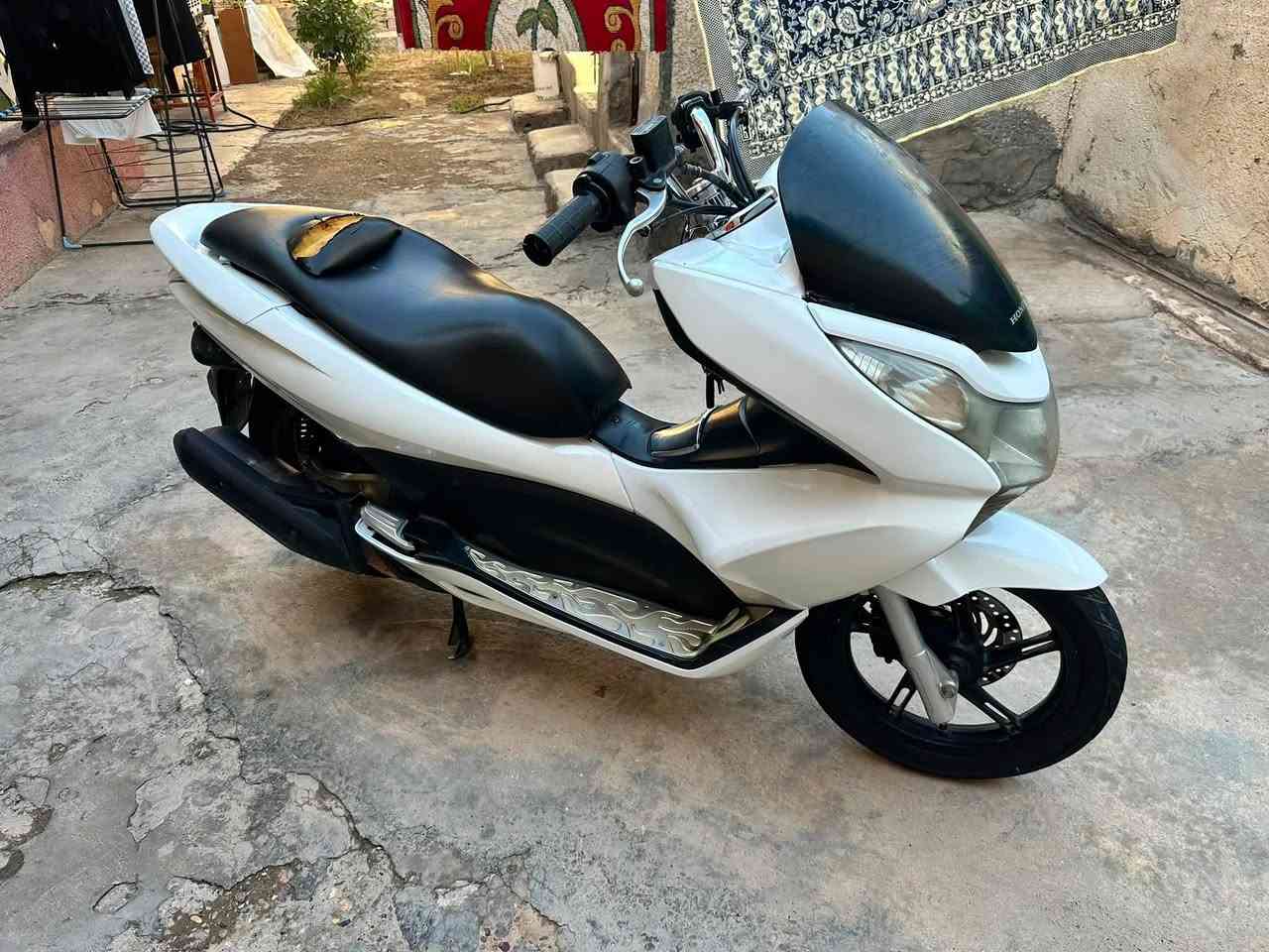 بي سي اكس جيل اول
دراجه نضيفه 
السعر ١٢٥٠ وبيها مجال 
عنواني بغداد بسمايه 
***********
