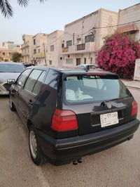 كولف mk3 بأسمي سنوية 2028 رقم بغداد ، سيارة بلادية اوتو محرك 2000 نظيف...