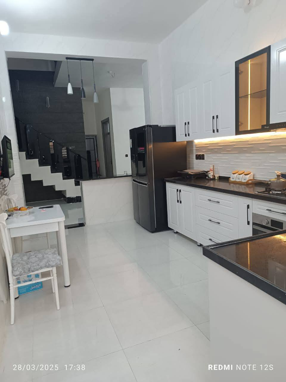 يا الله  اللهم صلِّ على محمد وآل محمد بيت للبيع طابو زراعي سند 25 الجمعية  شارع اسد الله الغالب مساحة 250متر واجهة 9 نزال 27 يتكون من استقبال كبير وصالة ومطبخ ومنور وصحيات عدد 2 وغرف عدد 3 بالطابق الارضي 2 وغرفة وبيتونة بالطابق الاول مع سطحين شتايكر بناء طابوق جمهوري بناء درجة اولى مقابل البيت ظهر بيوت ماكو جيران مقابيل البيت  موقع ممتاز مع كراج سيارتين طول 13متر وحديقة 10متر للاتصال بصاحب البيت مباشر اني صاحب البيت     ***********
