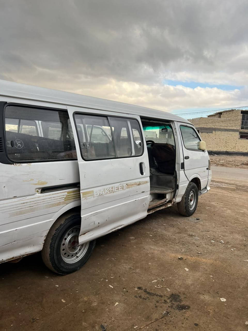 السلام عليكم سياره فتون للبيع جير ومكينه واكسن خير من الله هذا قشر سياره رقم احمر صدامي ابيعكم حديد تكفلك بس عشائر مكان بغداد السعر 17 شراي خير يدلل ***********
