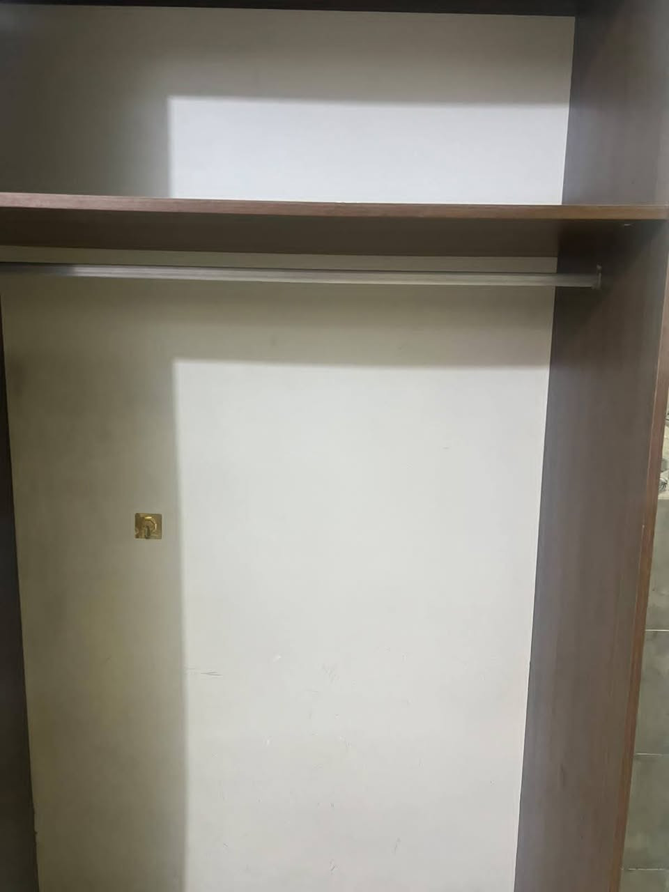 السلام عليكم غرفه للبيع نظيفه جدآالسعر ٣٧٥ للاستفسار اتصل على الرقم *********** كربلاء, العراق
