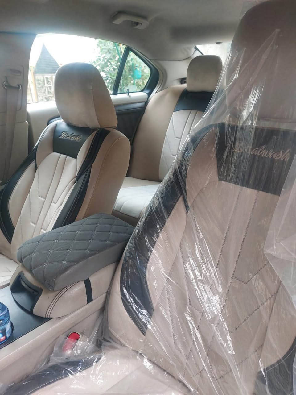 فورد تورس ٢٠١٠خليجي 
محرك جديد بالة 
تخم تاير تبريد قطعتين .حادثها جاملغ سكن مع الباب الامامية اليمنى. تبديل بالة فقط بدون داخل حدادية ٩٠% السعر90$ ومطلوب غرامة ٨ أوراق ينزل من سعرها .عندي وكالة عامة بالتحويل..رقم سليمانيه 
سياره نظيفة ونصبتها حلوه 
مكانها بغداد شهداء البياع 
تواصل واتساب...***********
