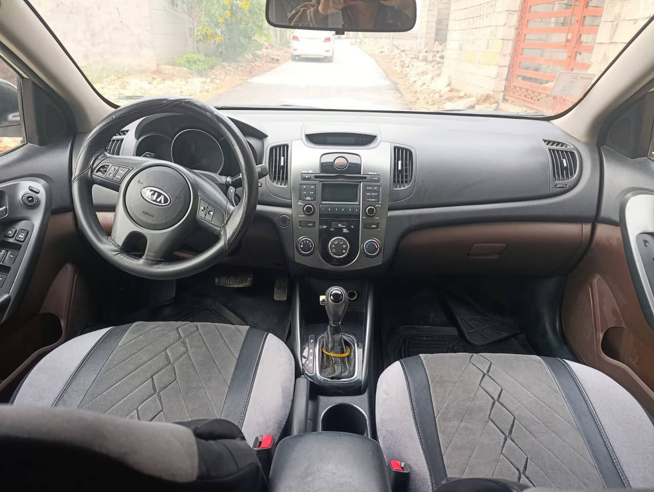 Kai سيراتو 2013
محرك 1600
كير ومحرك مكفول 
رقم سليمانية 
ماشية 157الف 
سيارة حلوة 
بيها ضربا بخشم الجامرلق والبنيد بدون دواخل 
وتكحيل كارت شخوط 
السعر 107
بيها مجال قليل مكاني ديالى 
***********
