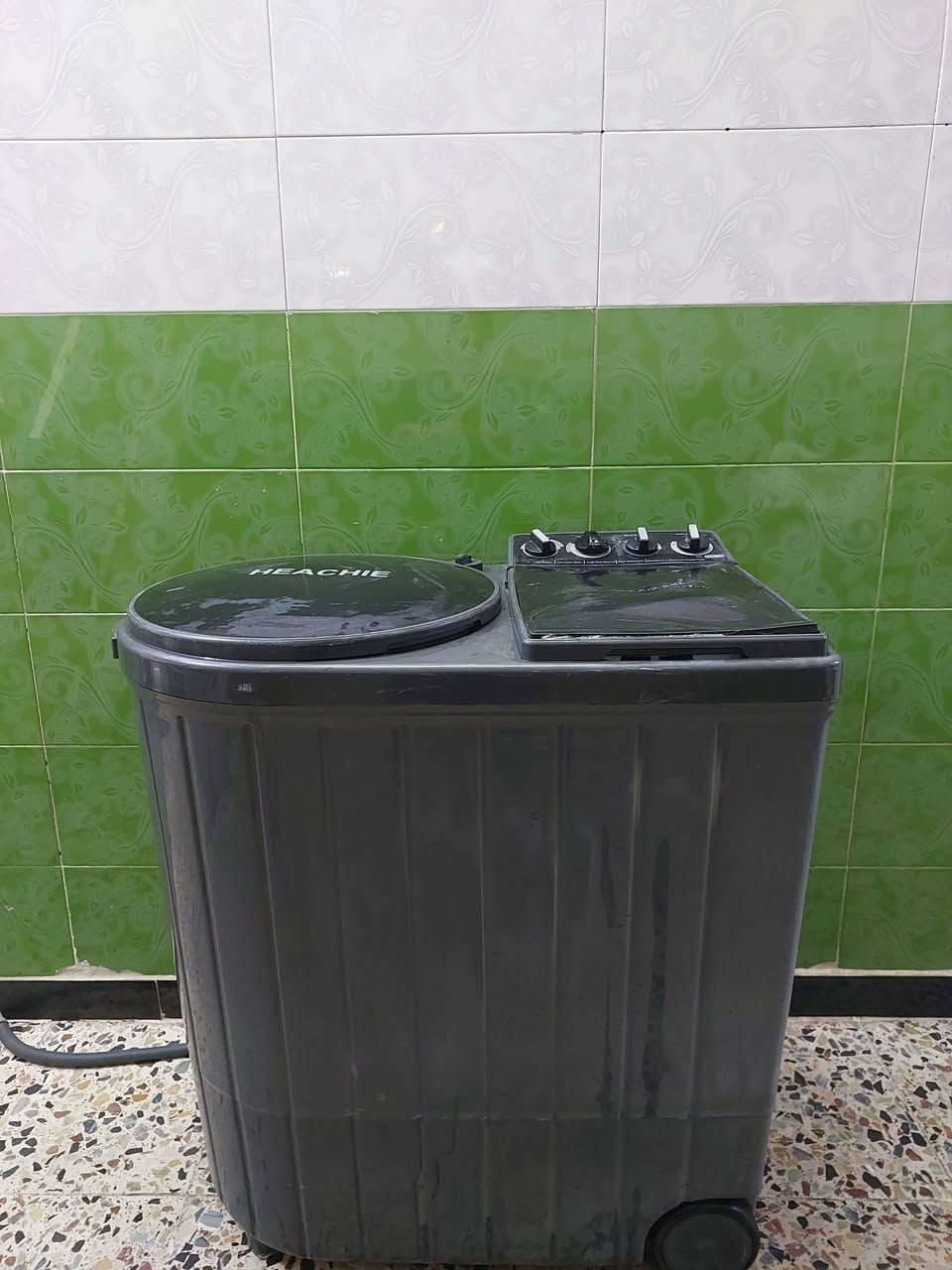 غسالة نوعيه جديده شغاله بلادي شركه جيب. وياك مصلحه ١٧حجمه وزن حقيقي ‎0774 977 4229
