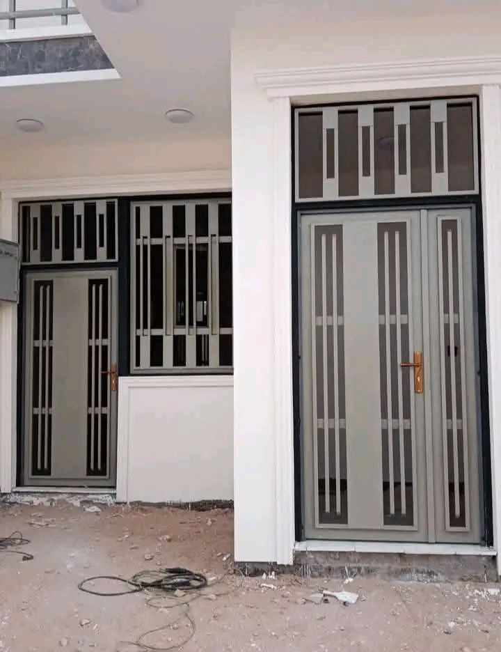 ورشه حداده بلال  بالاعمال الحداده تشمل جميع اصناف الحداده ومنها الابواب والشبابيك والسقايف الحديثه والقديمه ومنها كيا سبان  واضافه الى العمل منها الساندويتش البنل والكرفانات تشمل جميع الاعمال الحره  باداره بلال الحداد 
***********
***********
يوجد لدينا حداد متنقله دخل تكريت
