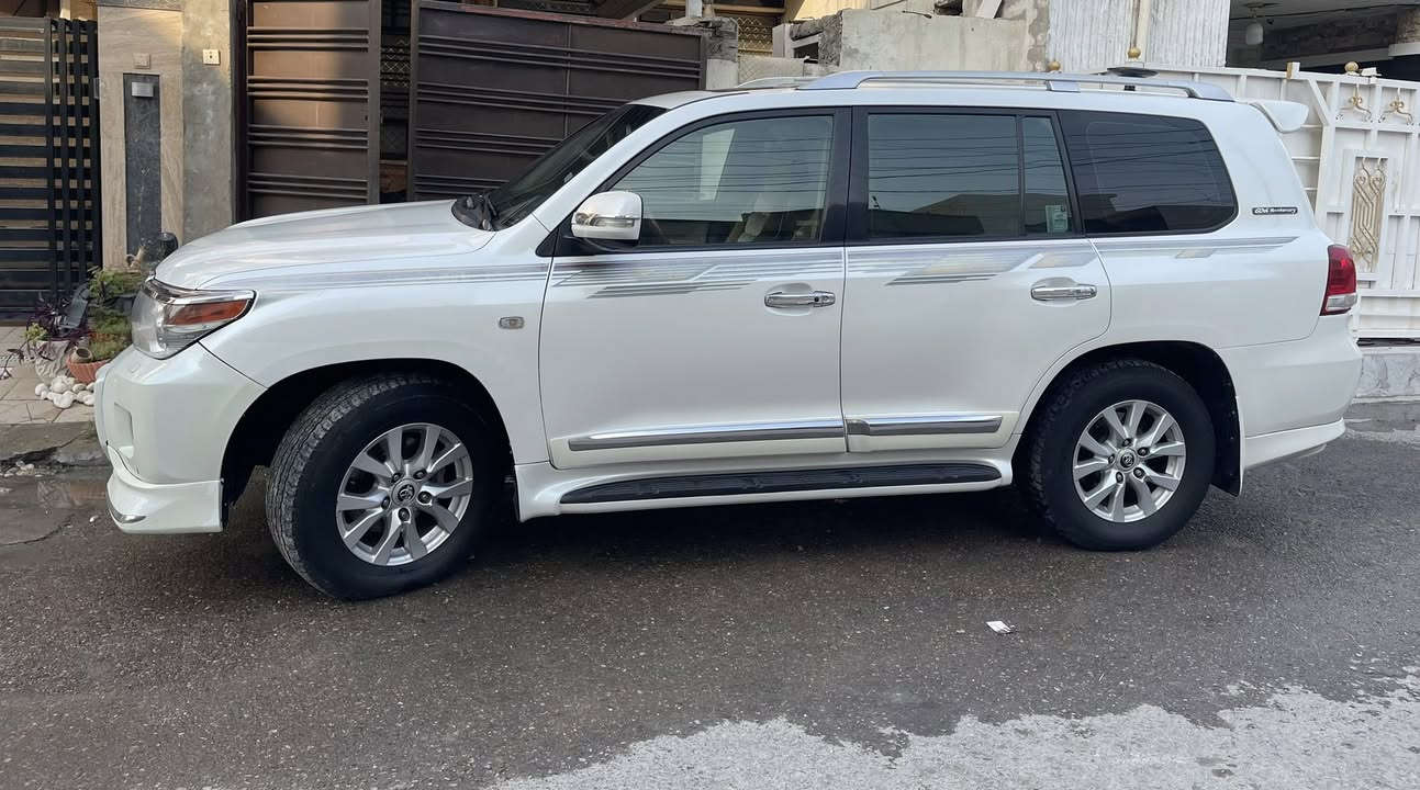 لاندكروز موديل ٢٠١٠ السياره بيهه سونار 
السونار بل منشور  رقم بغداد بسمي السعر ٢٨٥ ورقه إذا اكو مراوس بلاندكروز احدث العنوان بغداد الدوره ***********
