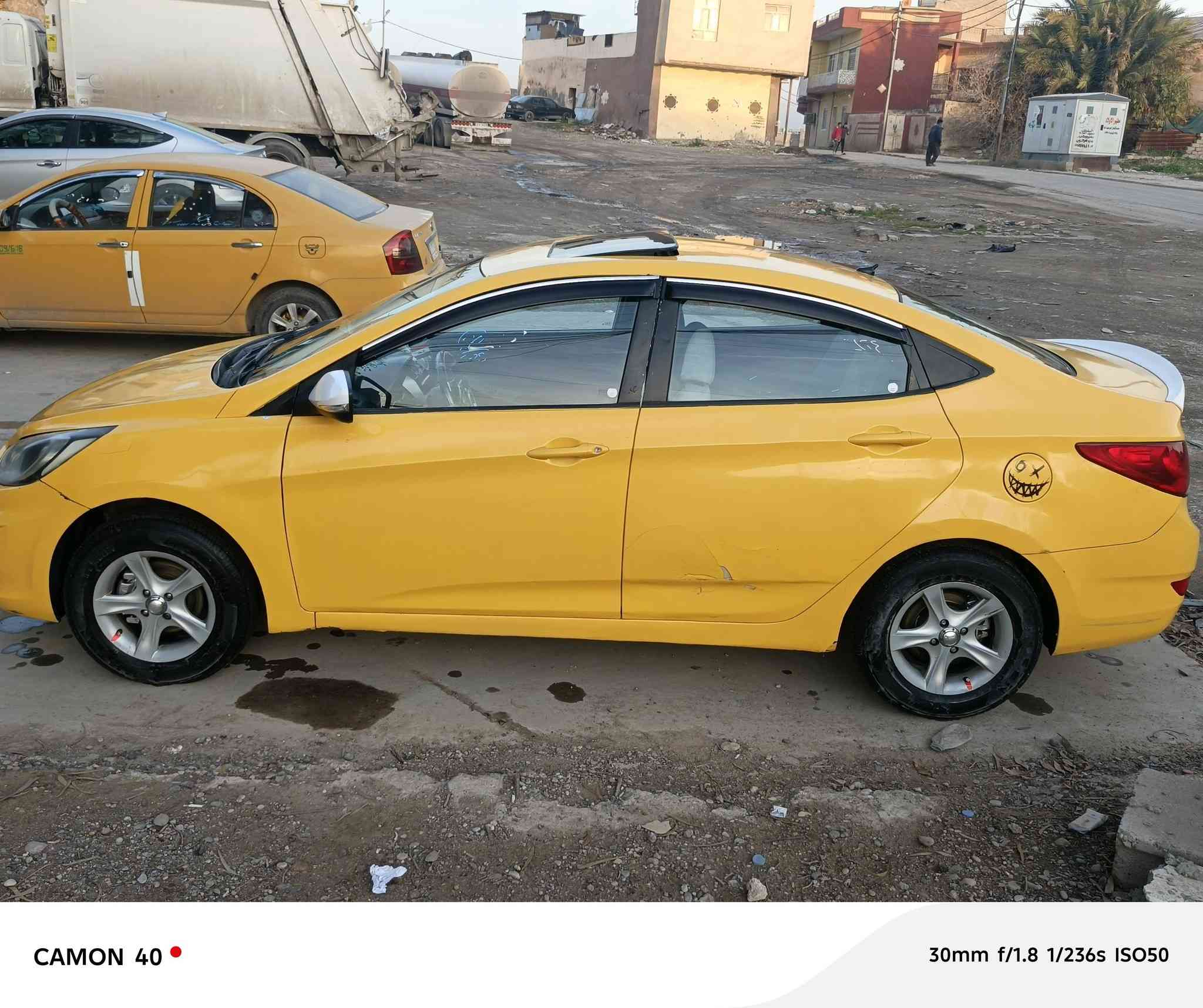 سلام عليكم
اكسنت مضلع 2011 
فول مواصفات فتحه سقف كشنات هيتر 
كير شرط محرك علفحص 
طخمها كلو جديد السياره طبه 
عليها سستم سمعات ومضخم 
ضررها باب النفر مبدل وباب الوره بي طخه كدام العين 
***********
