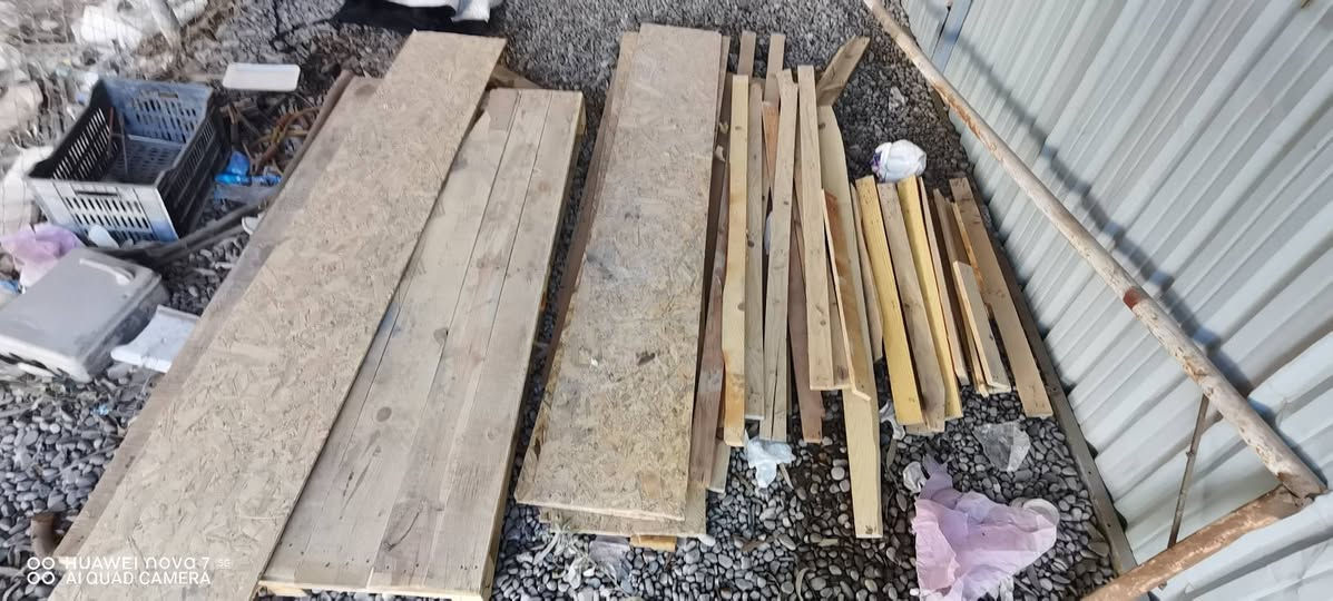 ألسلام عليكم متاح خشب مصاطر وسكيبه طويله ومعاكسة  وهيكل خشب كبير مكاني تكريت للاستفسار ***********
