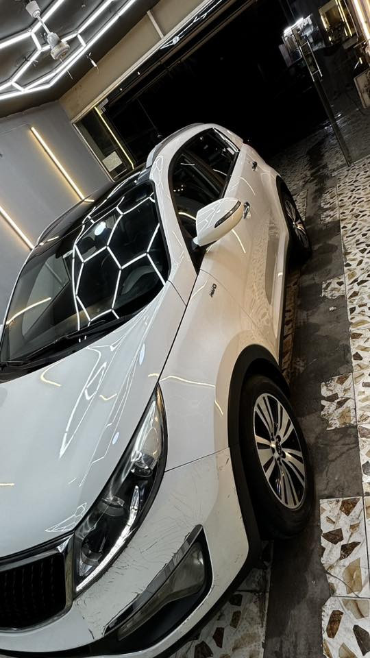 السلام عليكم 
سبورتج2015 وكاله الدويله فول 1/1 بنراما خمسه ويل كب داخل جلد كشنات تدفئا تبريد حساس امامي خلفي كامره
مكينه (2400) ماشيه 65 الف كيلو متر السياره مكفوله من الصبغ بيها مكانات بارد بسيط هسه جديده تخم تاير جديد السياره جديده على وضع الشركه رقمي *********** 
السعر 160 وبيها مجال
