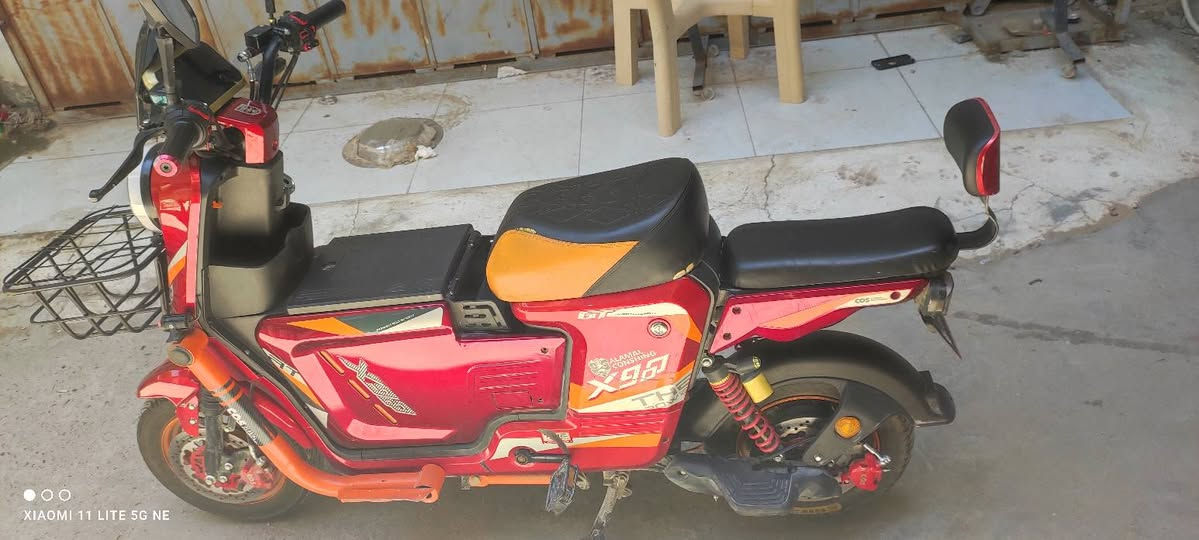 سلام عليكم
دراجه X900 

دبل السويج دبل بصمه

بطاريات 9.5 عدد 5

النقوصات هورن  ودوسات مال رجل 

دراجه نضيفه استعمال شخصي

سعر 400 وبيه مجال حك الجيه
عنوان جسر القديم مقهى اوات
رقم هاتف ***********
