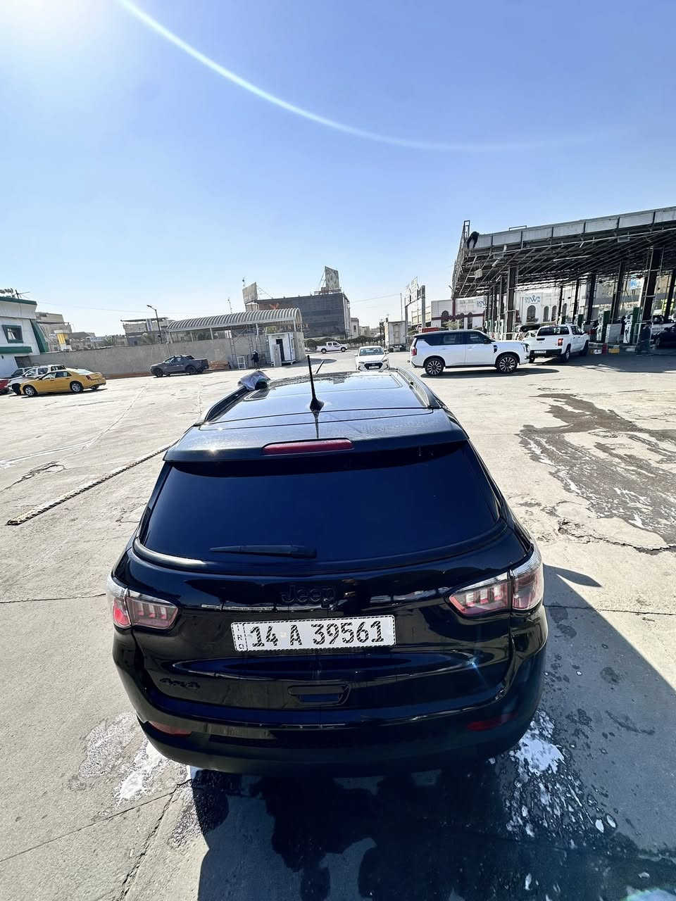 جيب كومباص بلاك
موديل 2018 
مواصفات امريكيه 
كشنات جلد تحكم السائق كهربايي وتدفئه
ابل كار بلي واندرويد اوتو 
تبريد قطعتين وتبريد خلفي 
فتحة سقف بانوراما 
مثبت سرعه 
وتحكم استيرن 
اوتو ستوب 
سايد بريك دگمه 
السياره ماشيه 94 الف قابل للزياده. 
تاير جديد وحدادة 80 بالميه 
ادامه كامله على المحرك قبل 3 ايام 
ادامه كامله ع السوائل الراديتر والمروحه بلاديات 
السيارة رقم  بصرة انكليزي هزه 2025 
سياره جاهزه فقط تحتاج ( بوليش )  مكاني  البصره  البراضعية 
السعر 120 وبيه مجال بسيط
***********
