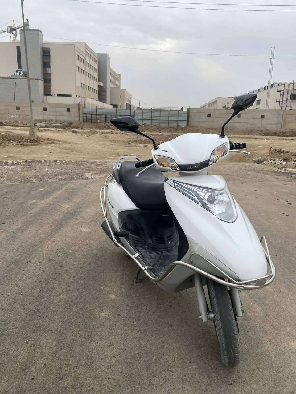 سلام عليكم دراجه سبيسي حديث تجي نوزل مديل  2016 مكفوله كفاله عامه دراجه ياباني ختم من كل مكان يكلي صيني بل خاص حظر كبل روح اسأل وتعالي دراجه محركه اقتصادي 110 SCR سرعه و شلعه سرعه دراجه 120 اي عطل بل دراجه مابيه دراجه صوته حيل ناعم ما بيه رجه او شي سعر الدراجه 950 الف وبيه مجال رقم اتصال (***********)
