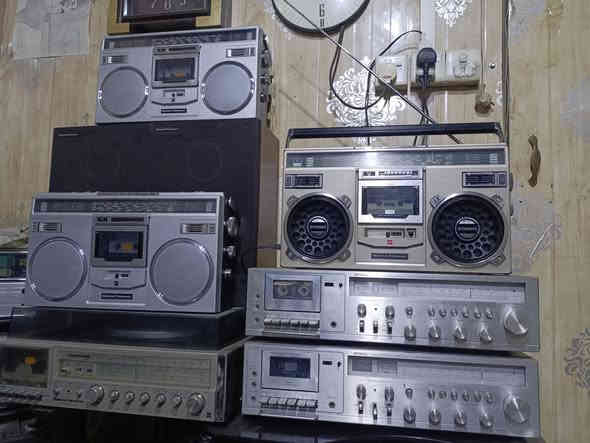 للبيع 
مسجل راديو 
ناشيونال بانسونك(RX.5230)
إستيراد مؤسسه ثمانينات.. راديو 4 موجات مع ال fm.. جدا نظيف بلاد وضع شركه شغال وبحاله ممتازه خالي من التصليح نهائيا.. للاستفسار 
(***********) متواجد واتساب ماسنجر.. يوجد توصيل 
((السعر مراسله الصفحه))
