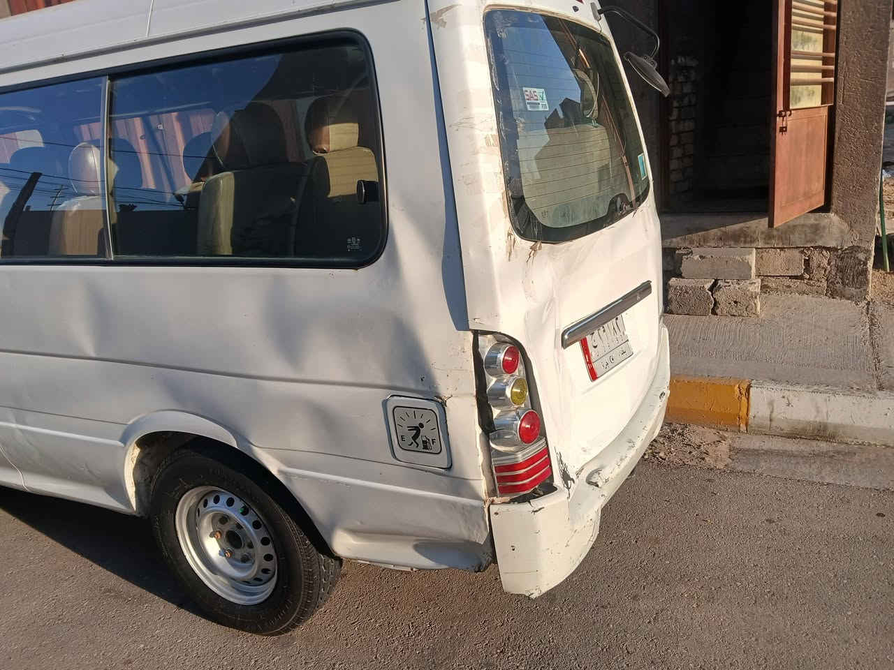 السلام عليكم من رخصه الادمن جنبي ٢٠١٤ حره بأسمي للبيع بيه طخه بالصندوك وعابره على الصفحه شويه مكفوفه بس يرادله سحب ترجع مابيه شي ويرادله دعاميه اماميه وكينته تنقص الاستفسار الاتصال ***********
