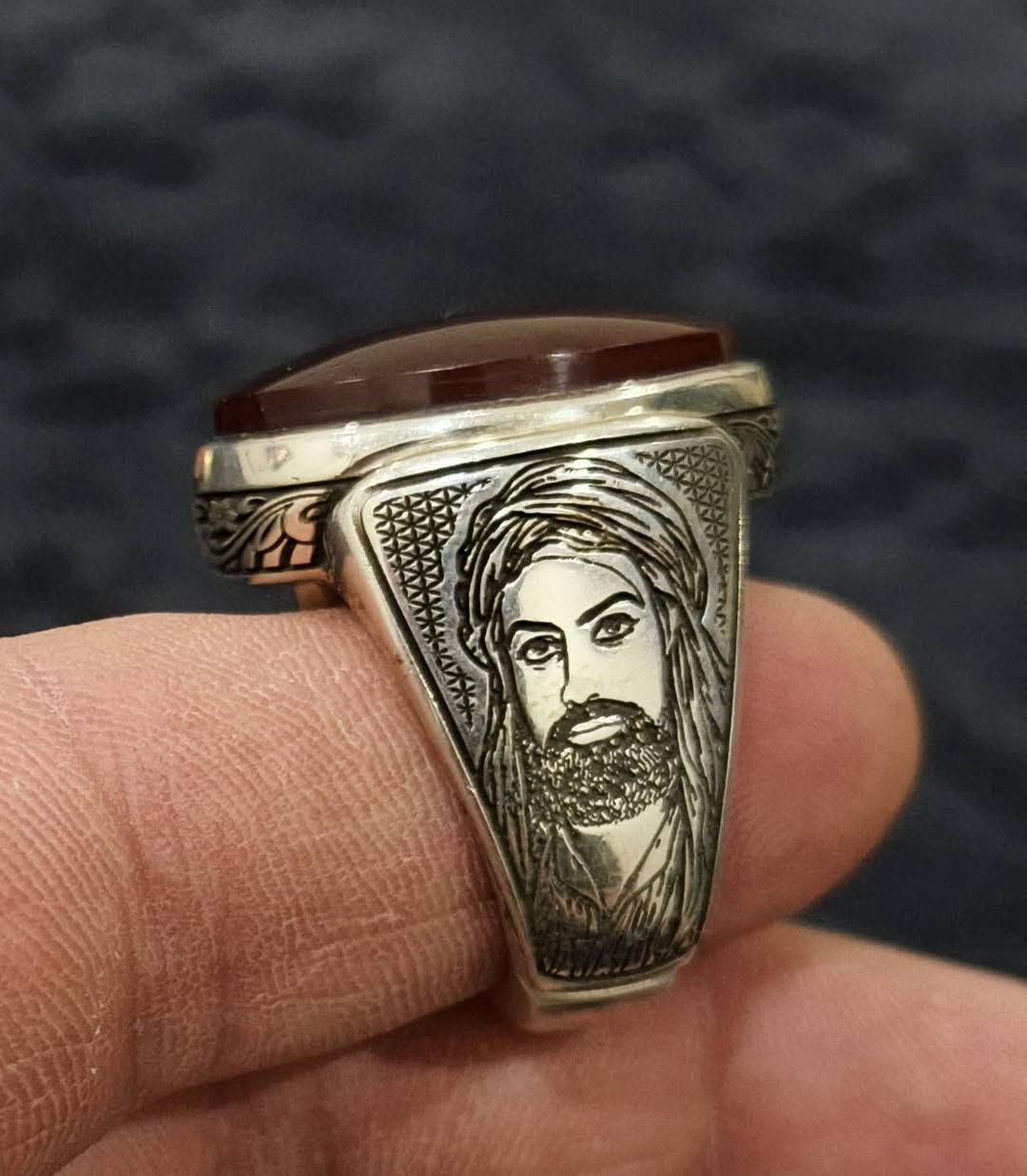 السلام عليكم خواتم واحد يماني  كبدي ذمة والثاني در نفطي نجفي ذمه مخطوط صياغة يدوية ثقيلة سعر المحبس الواحد (٦٠٠) ألف دينار والي  ميعجبة السعر خلي يعبر المنشور لا يعلق تحياتي الجميع


**إذا كنت صاحب هذا الإعلان وتريد حذفه لأي سبب، رجاءا أرسل رسالة إلى الدعم الفني**