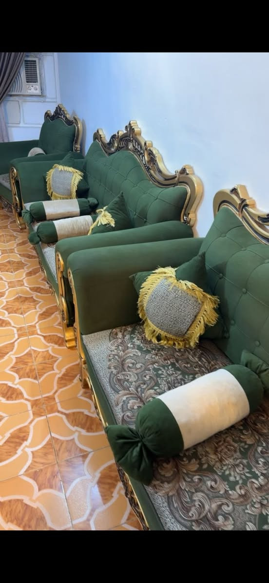 تخم ملكي 10مقاعد نضيف مكاني الشعب السعر 350 ألف للاستفسار الاتصال على الرقم ***********
