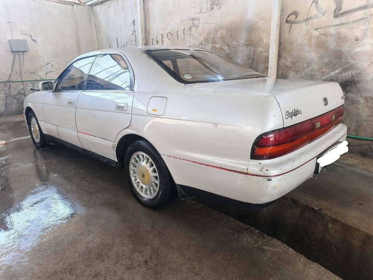 السلام عليكم سياره بطه منتصل موديل 1992 سياره حيل نضيفه كلهه على بلادهه وكلشي شغال لاسمكره ولا صبغ ع بلادهه سياره واضح كلشي يمك بلصور مكينه كير  حداديه تبريد كله شغال وكفاله وترايك وين ميعجبك سنويه ل 2029  سياره احله من الصور العنوان البصره الشعيبه السعر 44 الهاتف ***********
