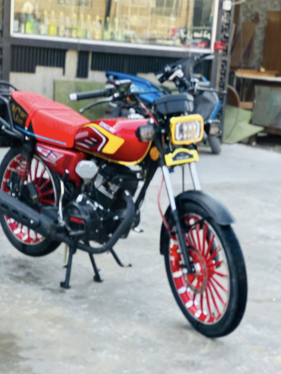 دراجه للبيع دراجه مصاله 7ايام من اخذته بعده زيرو  اوراقه كامله دراجه جديده جديده مدل26. بصمتين تجي وياه مكاني بياع تقاطع درويش ***********  مكينه 200
