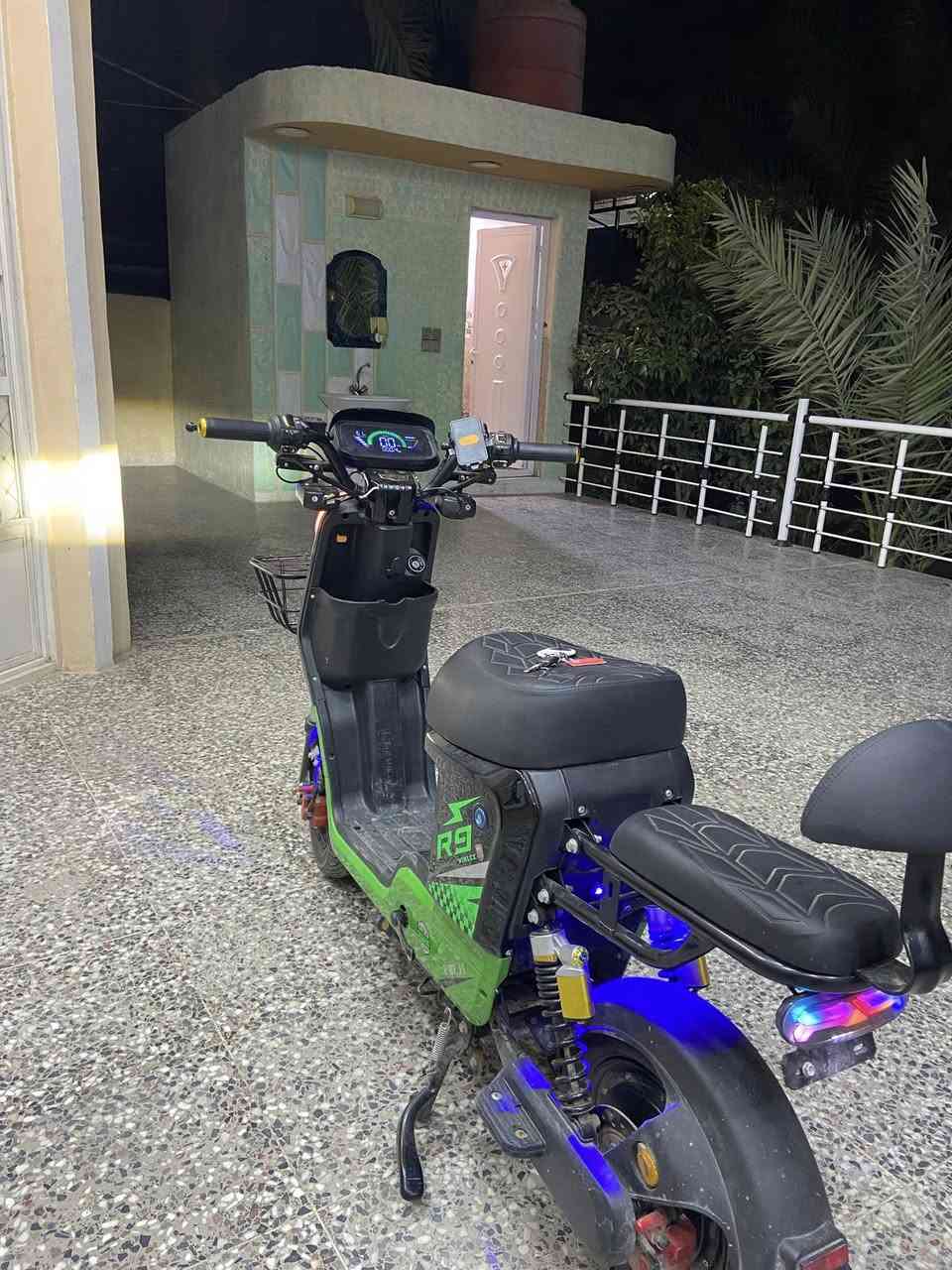 السلام عليكم دراجه شحن R9 جديده موديل 26اخت زيرو بطاريات 5زغار لصلايات  مكفوله كفاله عامه سعر 450 عنوان بغداد جسر ديالى القديم   . ***********
