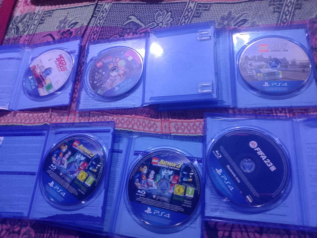 السلام عليكم 
اقراص عدد 6سعر القرص 15
جوستك عدد1سعره الجوستك20بي مجال
شاحنه جوستك العدد واحد سعرها ب25
وذا كلهن شلع اقراص وجوستك وشاحنه ب60.عنوان بغداد شارع فلصطين.ارقام.***********.
***********
