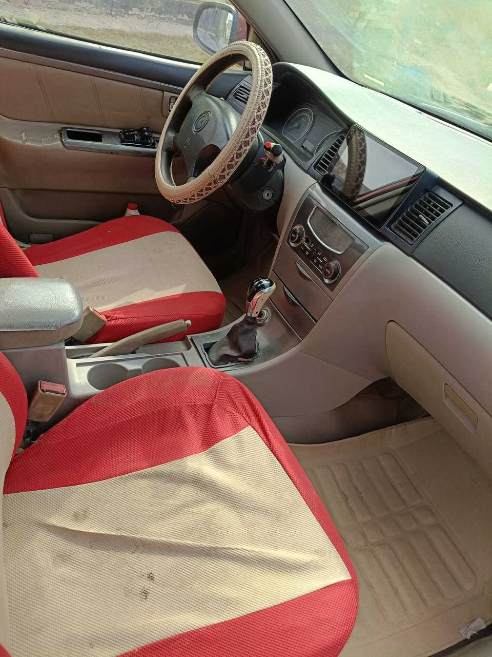 السلام عليكم 
جيلي موبل لبيع مكان بغداد
2012 سعر 34 وبيه مجال استفسار على 
خط***********
