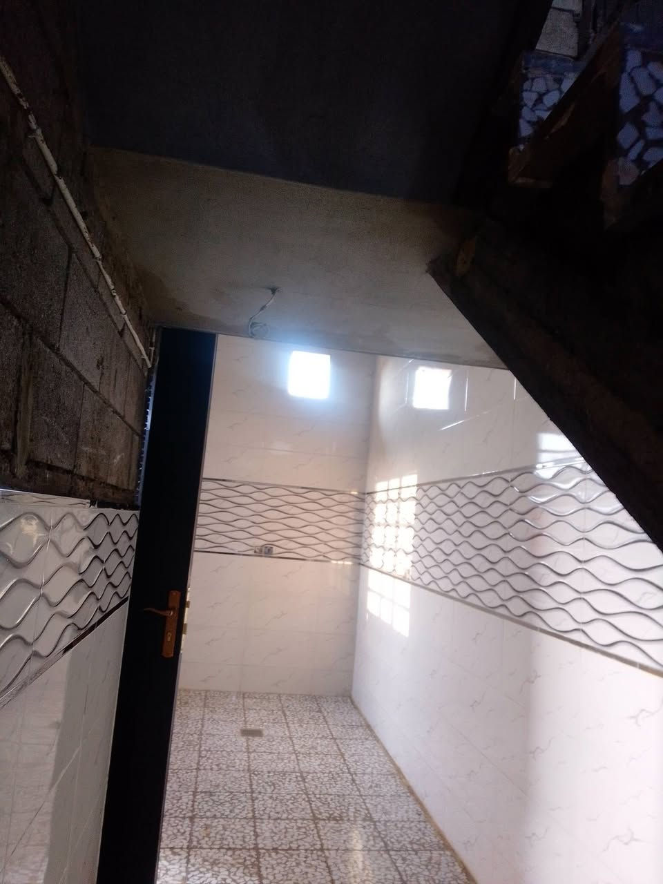 السلام عليكم عندي بيت بالقوسيات المساحه 110 متر طابق ونص زراعي صاحبه رايده 40 وبيه مجال ‏‪0751 851 1081‬‏
